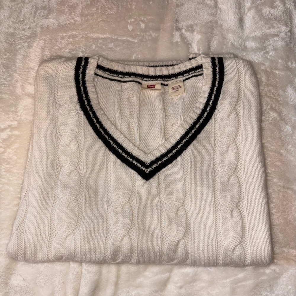 Levi's White V-Neck Cable Knit Sweater